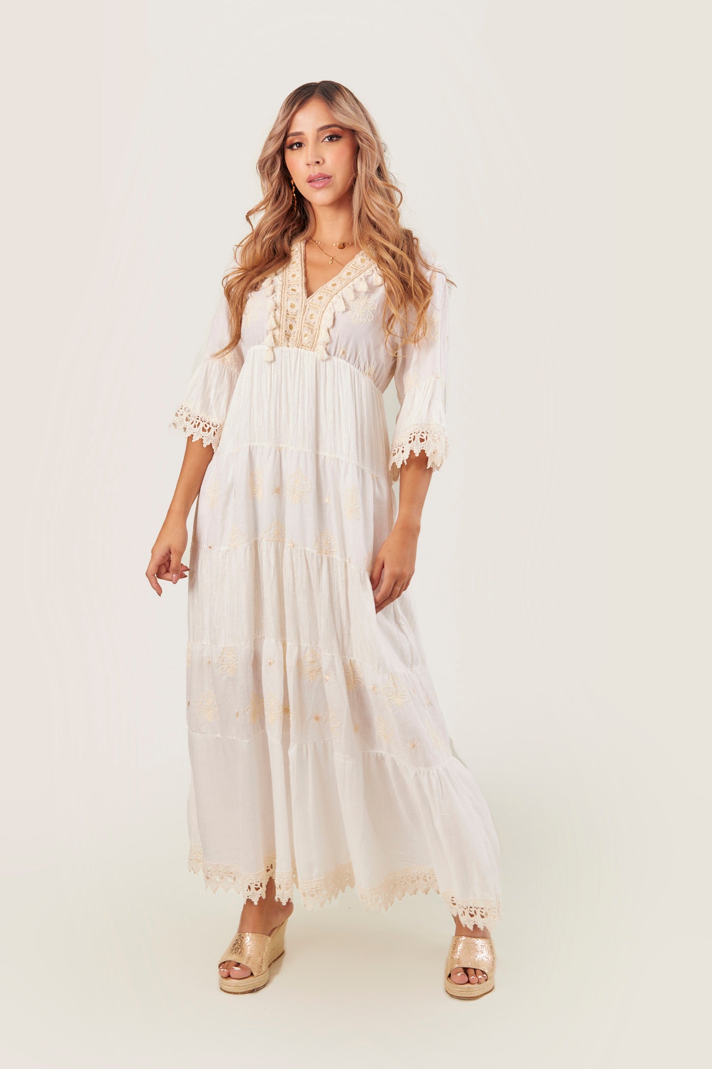Vestido Europeo Detalle en Cuello
