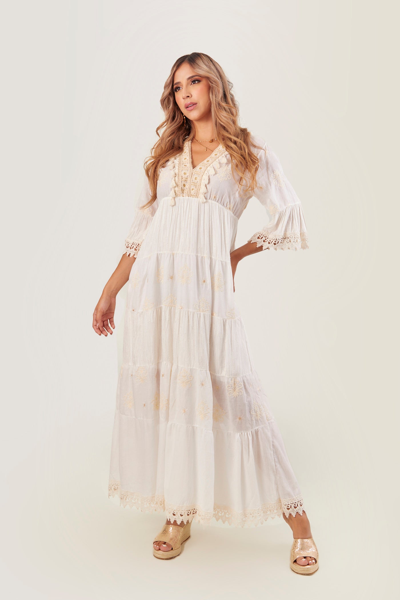 Vestido Europeo Detalle en Cuello
