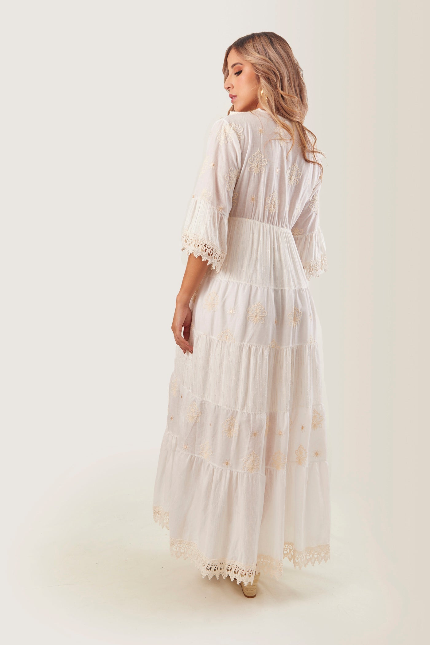 Vestido Europeo Detalle en Cuello