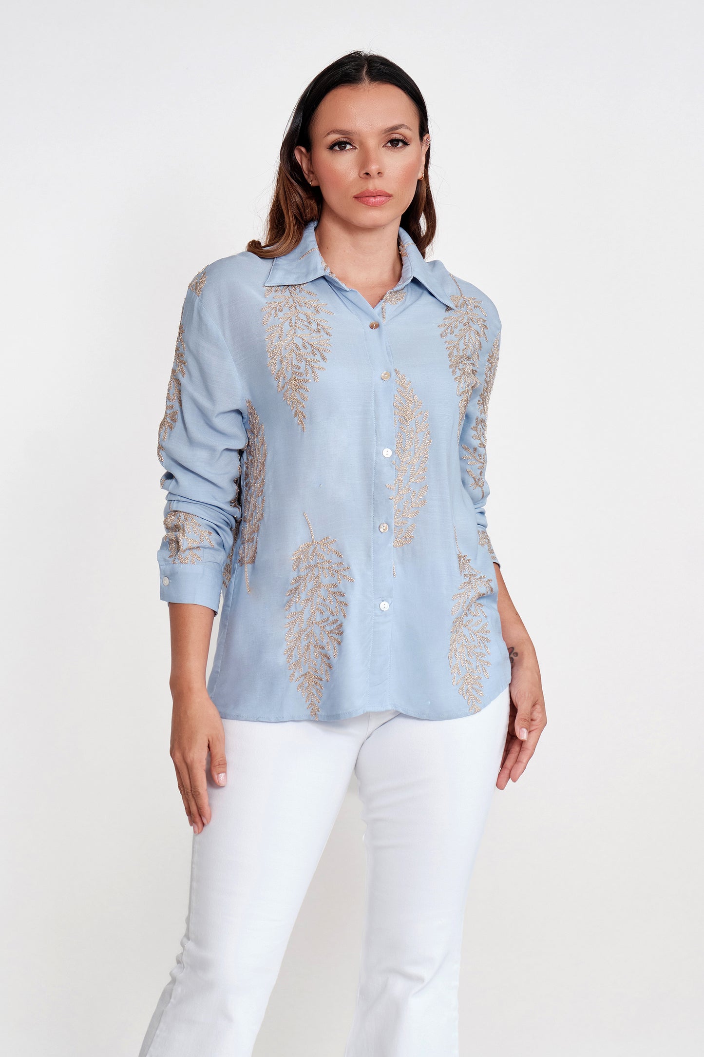 Blusa Bordada Hilos Dorados Celeste